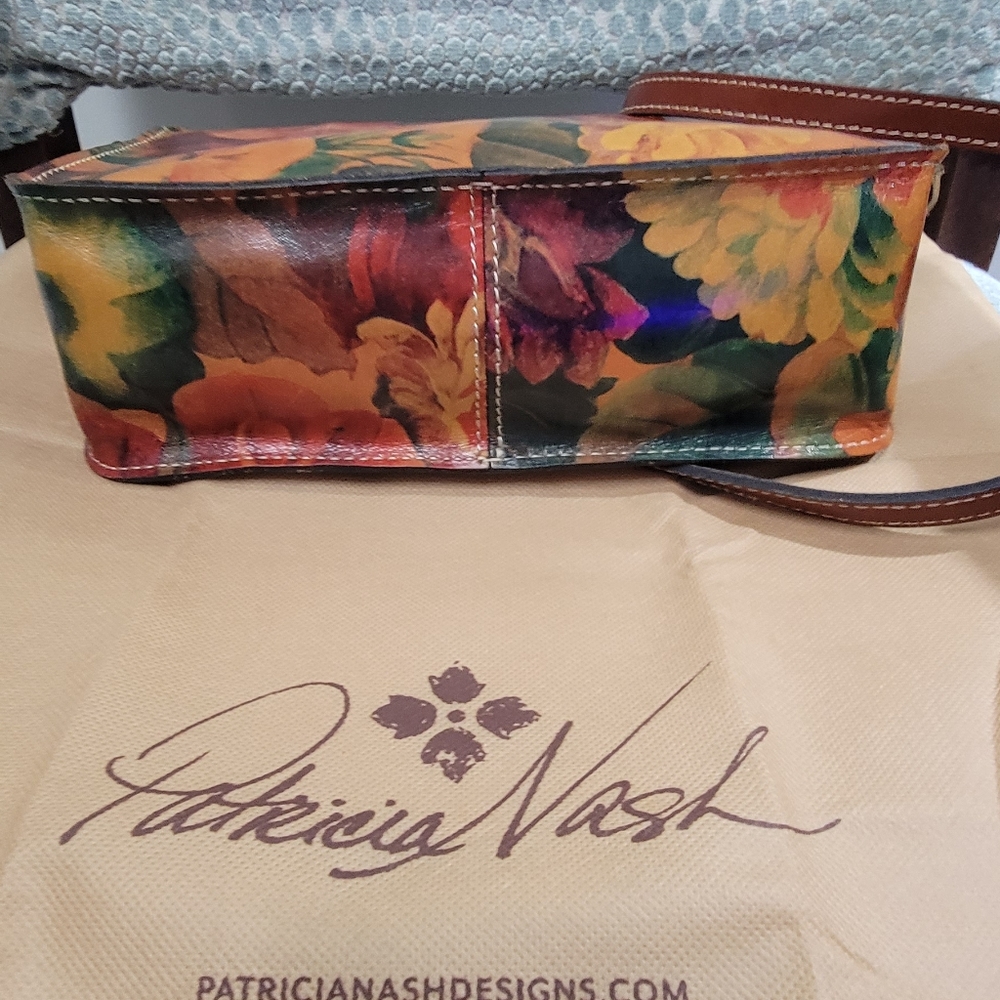 Patricia Nash crossbody purse - Picture 5 of 6